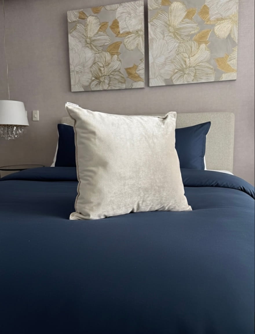 Combo Cobalto: Plumón + Duvet Cover + Juego de Sábanas + Cojín REGALO + ENVÍO GRATIS