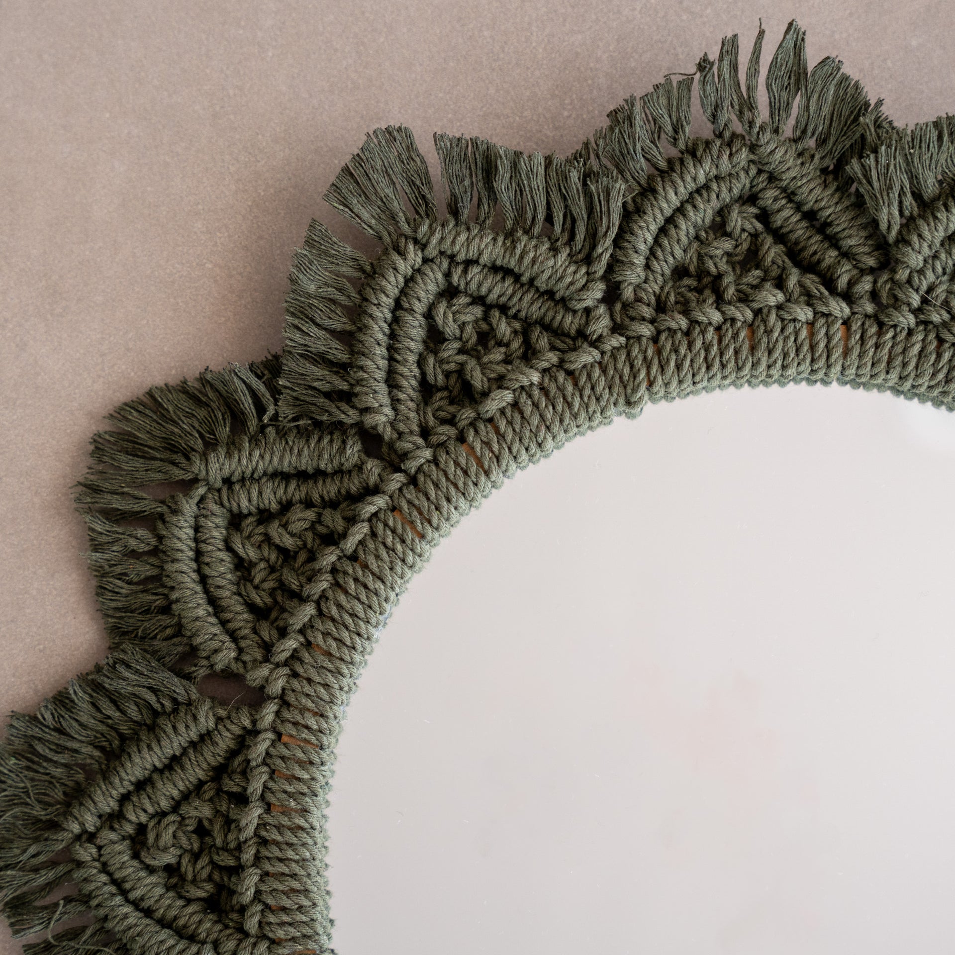 Espejo en Macramé Verde Oliva - Colección Elegance
