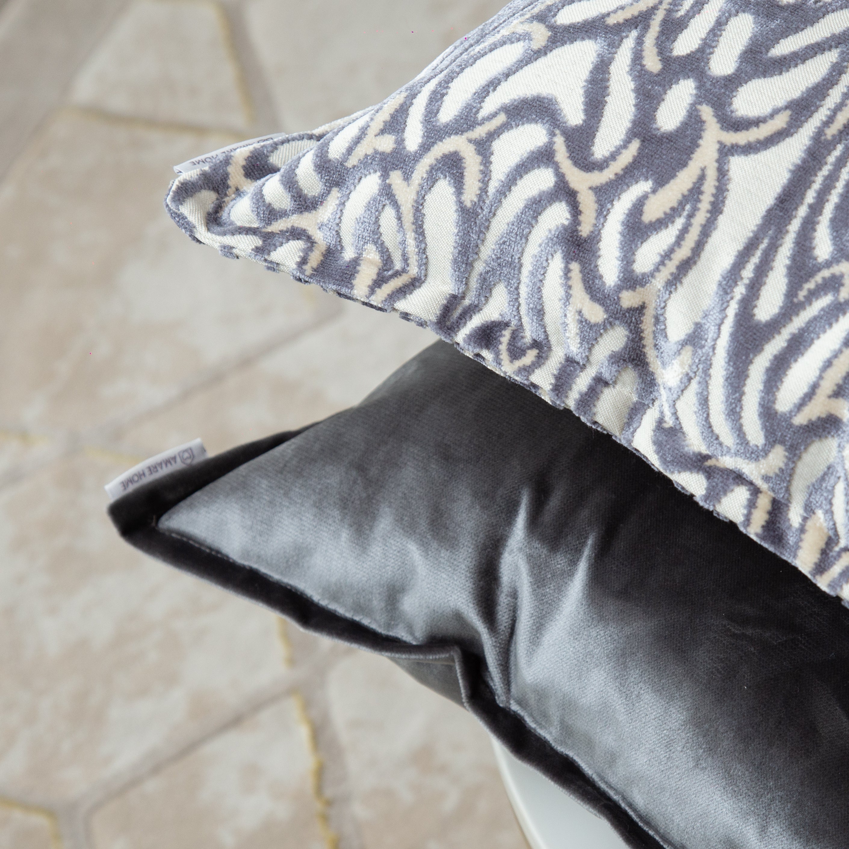 Cojín Decorativo Grey - Colección Primal Essence