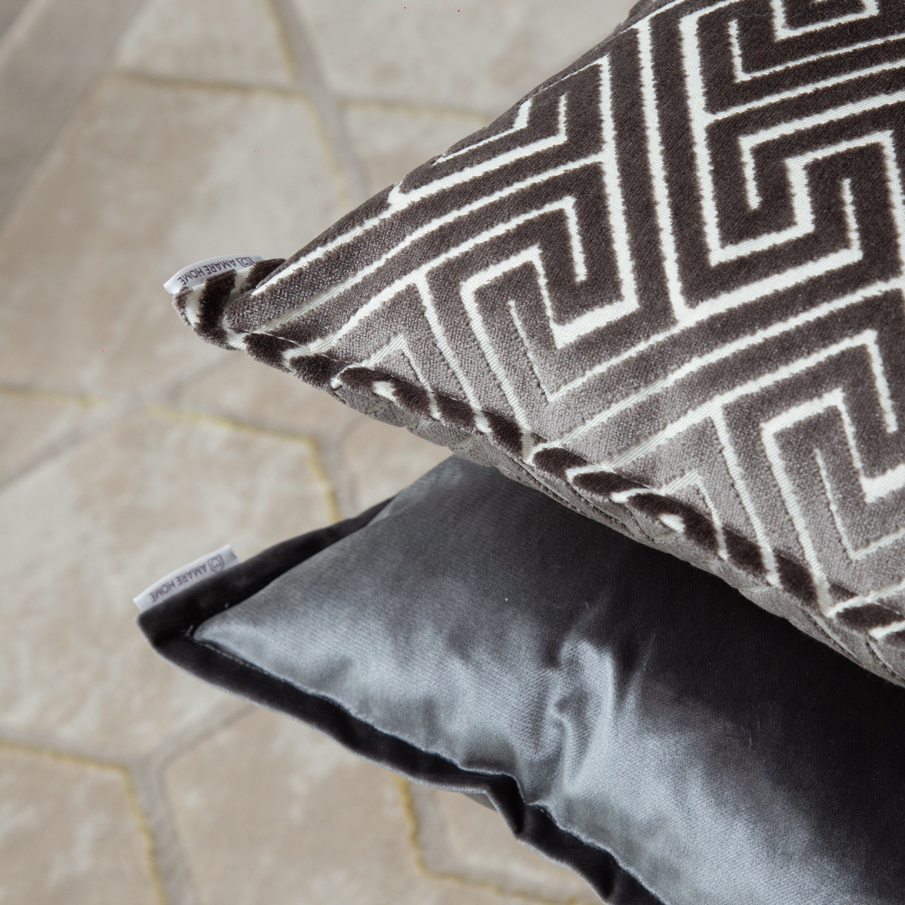 Cojín Decorativo Grey - Colección Velvet Mosaic
