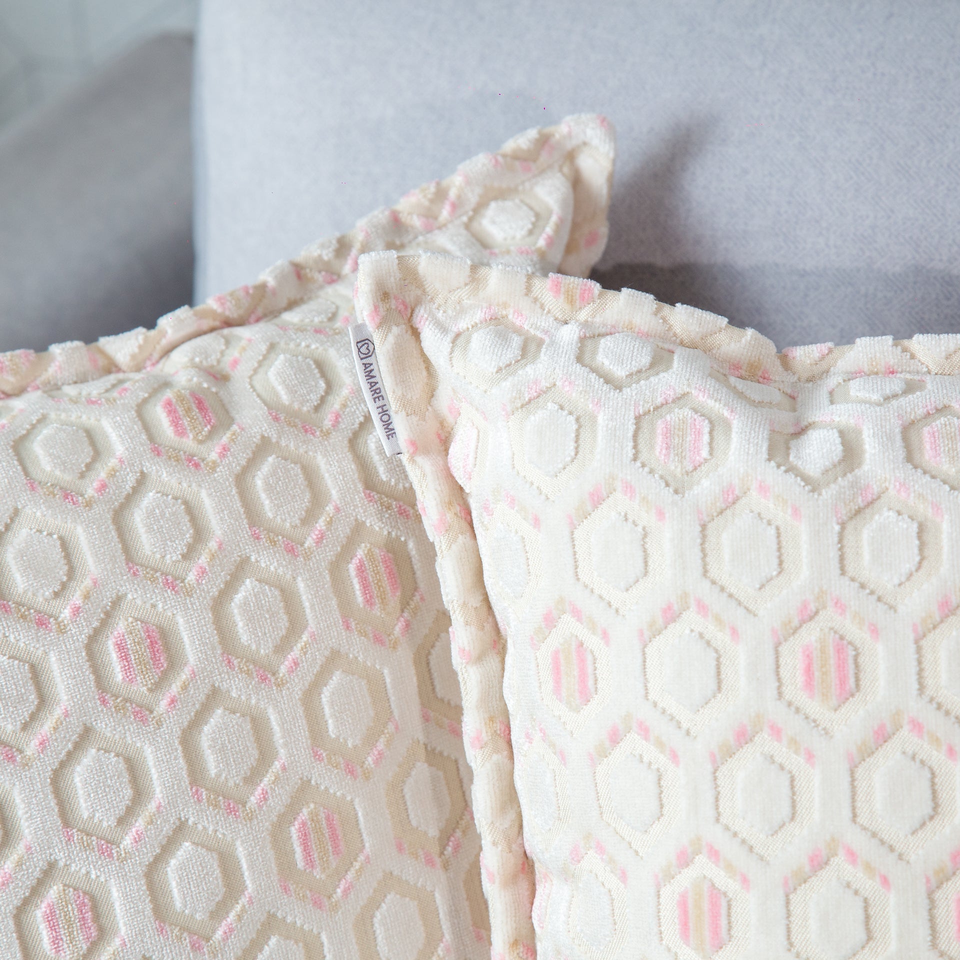 Cojín Hexa Crema Rose 45 cm x 45 cm - Colección Geometric Bliss